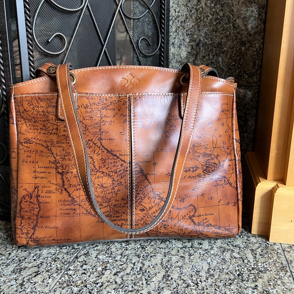 Brand New Patricia Nash Signature Map Print Poppy Tote